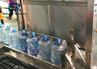 Stabilna maszyna do napełniania galonów Paletyzator butelek o pojemności 5 galonów Małe zużycie gazu